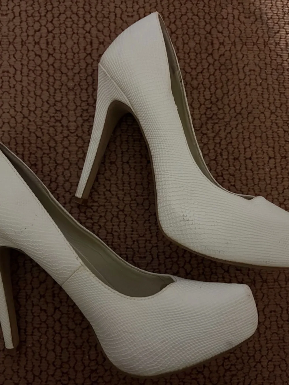 BCBGeneration White Pointed Toe Heels - Picture 2 of 5
